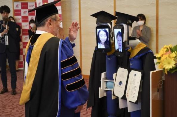 日本毕业典礼能顺利进行是机器人振荡器的功劳